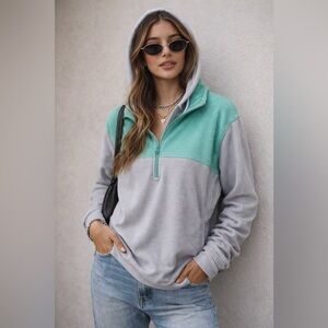 Old Navy Women’s Mint and Gray Fleece Pullover NWT Size XL